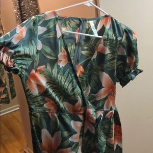 Floral dress 👗 Fits a little above my knees🌺